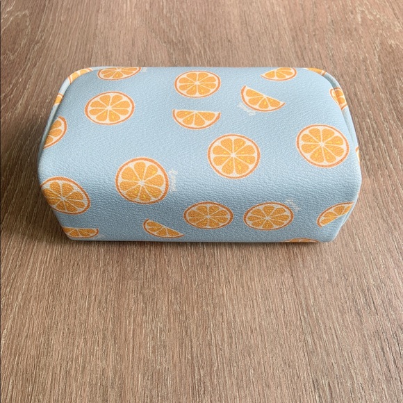 Coach cosmetics bag - Picture 6 of 13